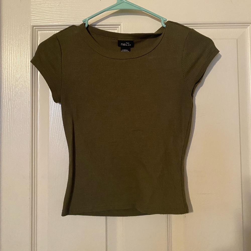 Cute plain navy green top! Only worn a few times